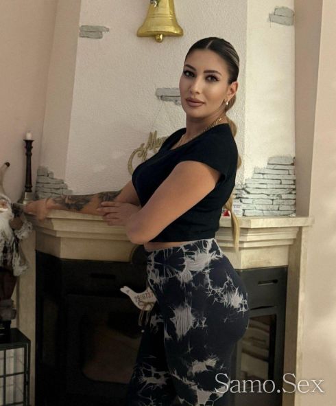 Цвети Нова в града 😘 -  снимка 2