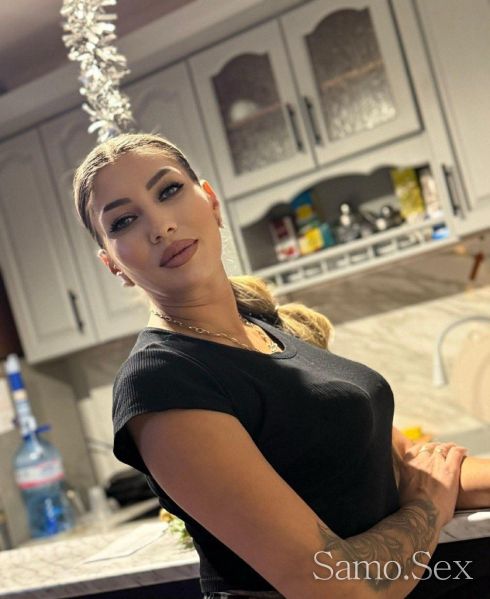 Цвети Нова в града 😘 -  снимка 6