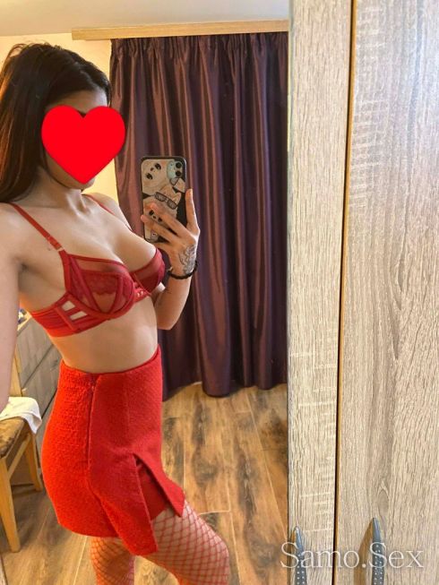 Строга господарка🤤🍆 -  снимка 1