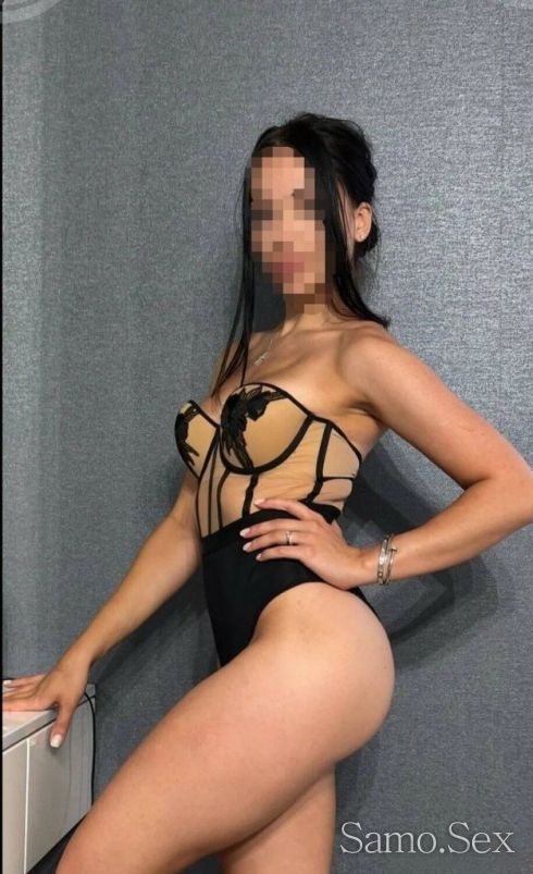 Hit Brunette girl 😍 -  снимка 3