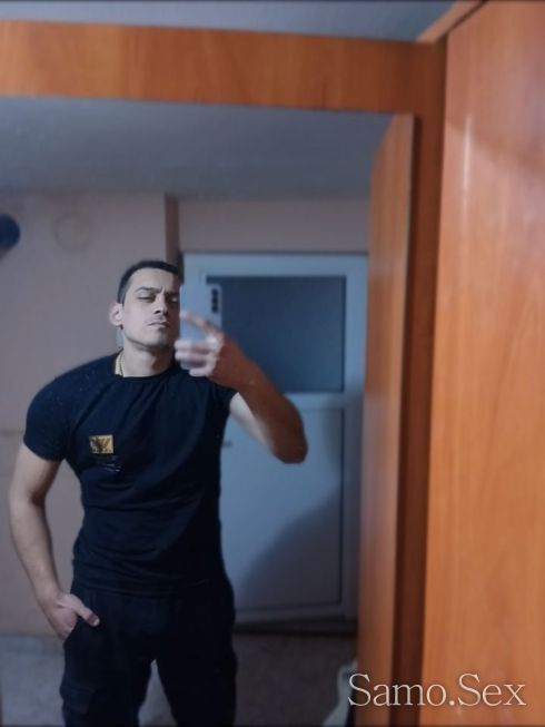 Млад,готин и надарен -  снимка 1