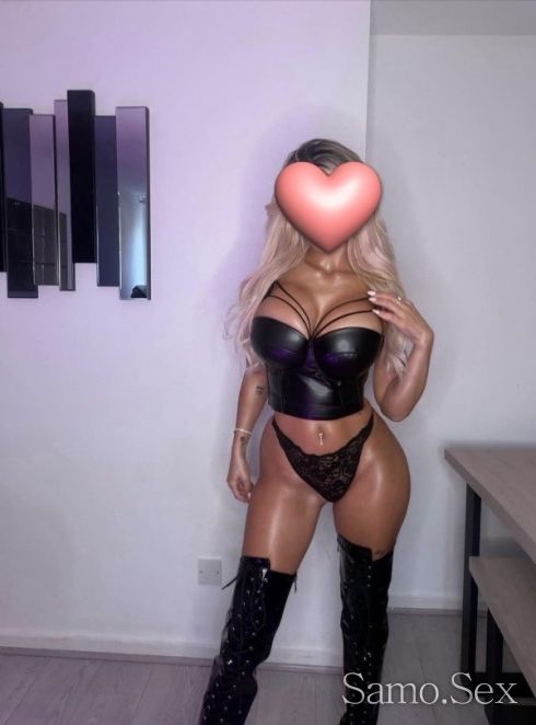 💋 Магнетично привличане и нежно докосване -  снимка 1