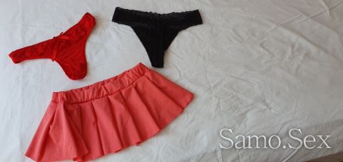 Сочен и голям кур в прашки.  Фетиши с дамско бельо. -  снимка 7