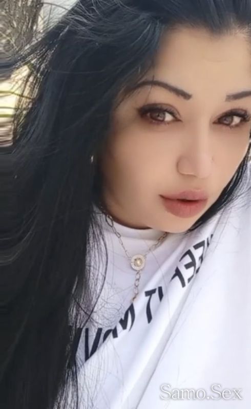 Възбудена и мокра опитай ме😋 богиня на свирките🍌🍌🍌 -  снимка 1