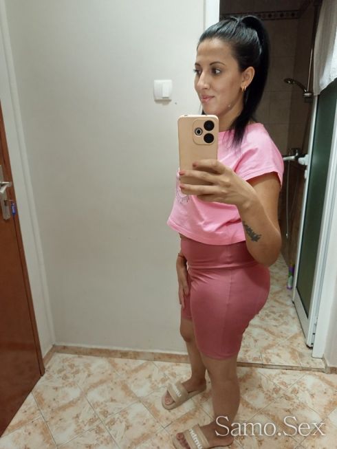 Тук съм само на адрес работя в хотел -  снимка 5