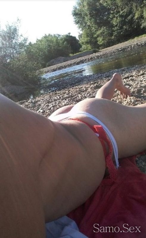 Пасивна палавница си търси активен мъжкар за секс -  снимка 1