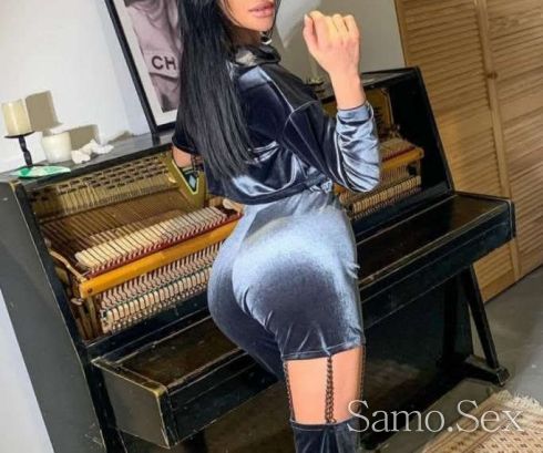 Обичам.го.целия.звъни.ми ,🫦👅🫦♥️ -  снимка 1