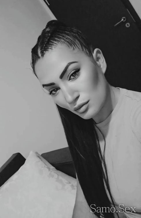 Naughty brunette 🤪 -  снимка 1