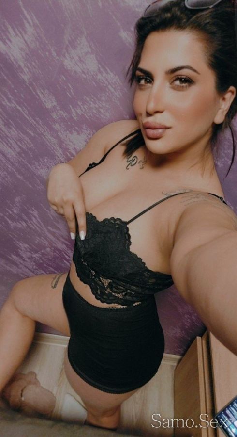 ЕБЛИВАТА🫦💋 -  снимка 1