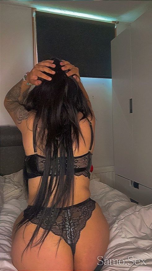 Нова страстна брюнетка 🖤 -  снимка 3