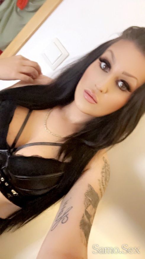 Нова страстна брюнетка 🖤 -  снимка 4