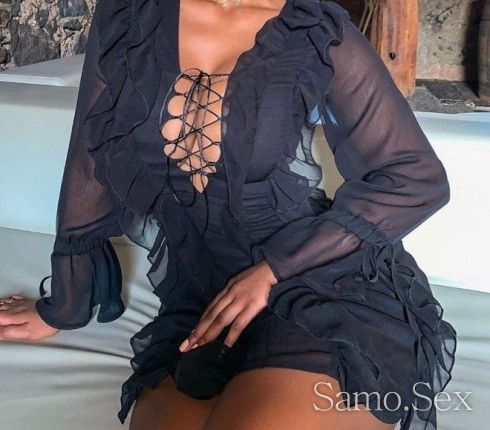 Секси брюнетка голями цици👅 -  снимка 5