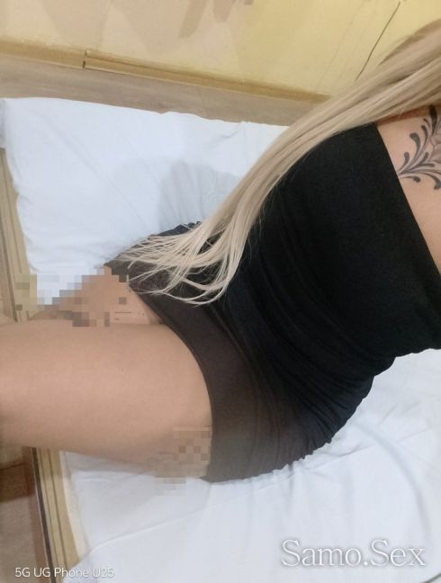 Страстна блондинка 🥵 -  снимка 1