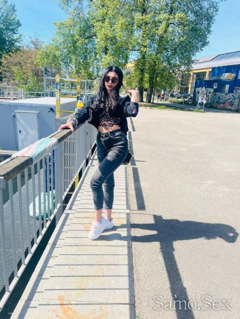 Real sexy brunette -  снимка 3