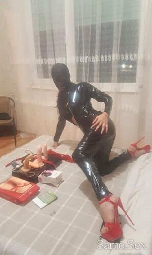 Коленичете, малки мои роби. Обичам да ви чукам, -  снимка 10