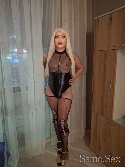 Blonde tall transsexual lady  visits hotels and addres -  снимка 5