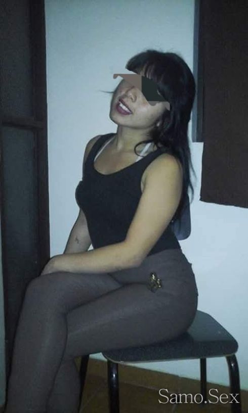 Двоика тьрси жена за троика -  снимка 3