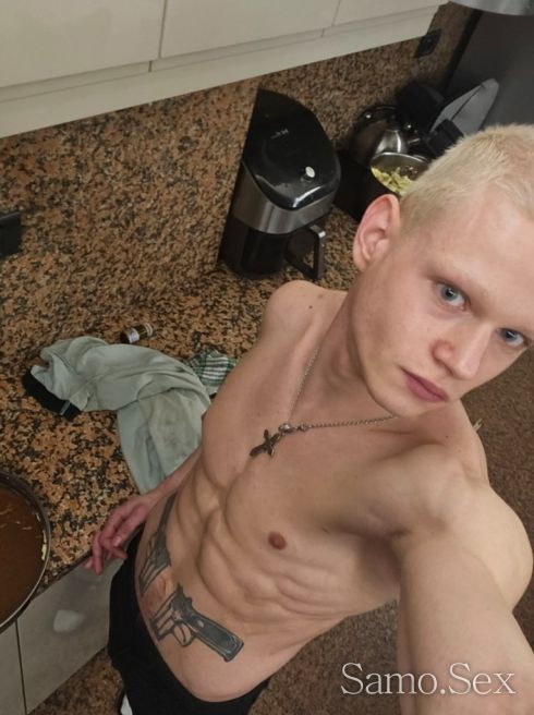18 y.o twink escort -  снимка 4