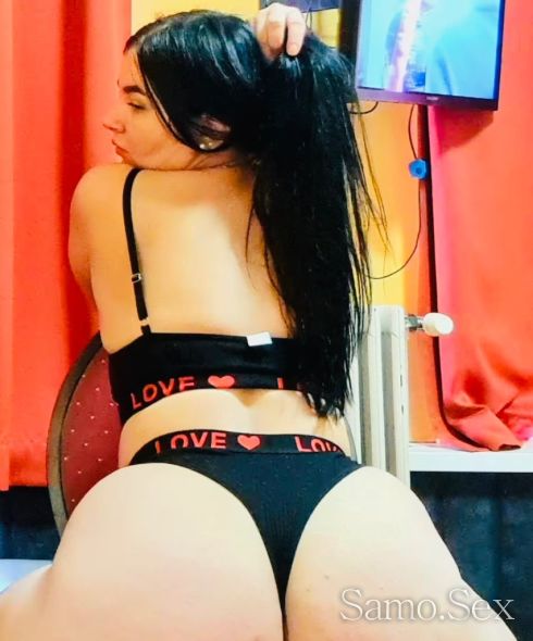 Страстна и нежна брюнетка 🖤 -  снимка 2