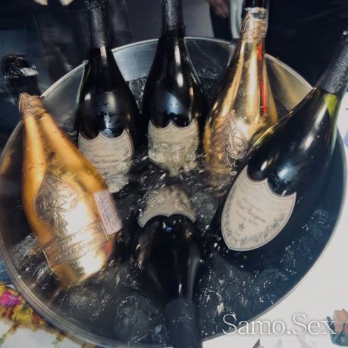 Търся момиче за работа в сверата на еротиката -  снимка 1