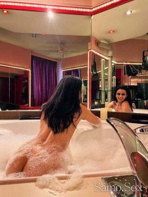 Две реални момичета -  снимка 7