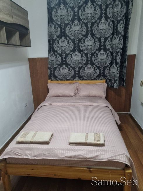 Почасово отдаване на апартамент - Център, Лъвов мост -  снимка 1